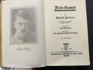 A partir del 1 de enero de 2016 cualquier editorial en Alemania podrá publicar el libro de Hitler, “Mi Lucha”. Foto: Notimex