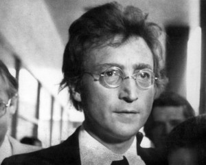 John Winston Lennon nació el 9 de octubre de 1940 en Liverpool, Reino Unido. Foto: AP