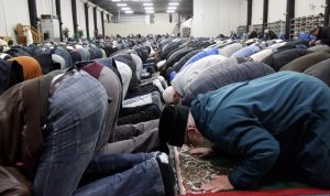 El repunte en los ataques, intimidación y amenazas recientes contra musulmanes y mezquitas, sucede frente a un aumento ya reportado de atentados inspirados por nociones islamofóbicas en Estados Unidos. Foto: AP