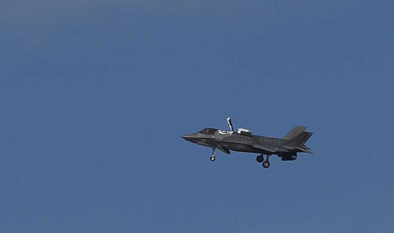 Avión militar F-16 se estrella en el sur de Nuevo México