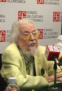 En conferencia de prensa, el escritor Fernando del Paso, recientemente anunciado ganador del Premio Cervantes de Literatura 2015, se declaró un enamorado del castellano y de España. Foto: Notimex 