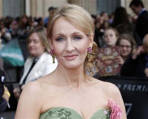 La escritora británica J.K. Rowling aseguró que no ha abandonado la literatura infantil. Foto: AP