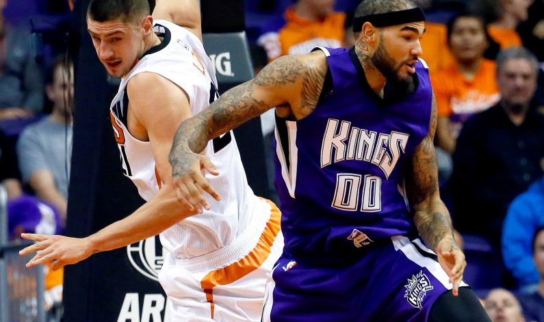 Bledsoe aporta 19 puntos en paliza de Suns sobre Kings