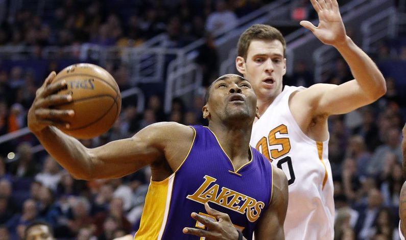 Con ‘triple doble’ de Knight, Suns vencen a Lakers