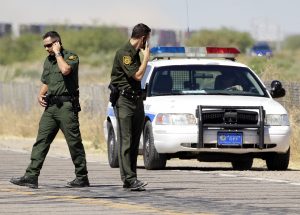 El nuevo grupo está diseñado para colaborar con agencias locales, estatales y federales para frenar los delitos relacionados a la frontera. Foto: AP 