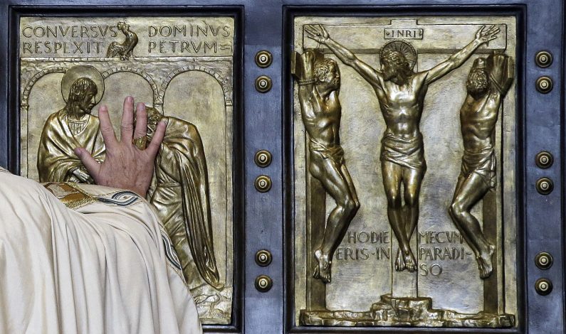 Papa Francisco abre la Puerta Santa