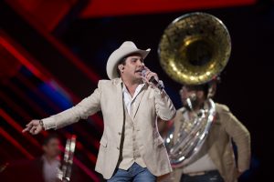 Julión Álvarez, intérprete nominado en múltiples ocasiones al Grammy Latino, promociona su más reciente disco “Mis ídolos, hoy mis amigos” Foto: Cortesía de Televisa