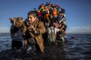  la gran mayoría de los niños que cruzan por el Mediterráneo son adolescentes que emigran solos y que han enfrentado terribles abusos, explotación