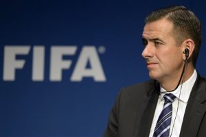 Markus Kattner, secretario general en funciones de la FIFA, participa en una conferencia de prensa en la sede de la FIFA en Zúrich, Suiza, el jueves 3 de diciembre de 2015. Foto: AP