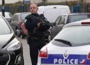 La policía sospecha que el atentado, del que no se dieron detalles, habría sido encargado por un yihadista francés desde Siria. Foto: AP