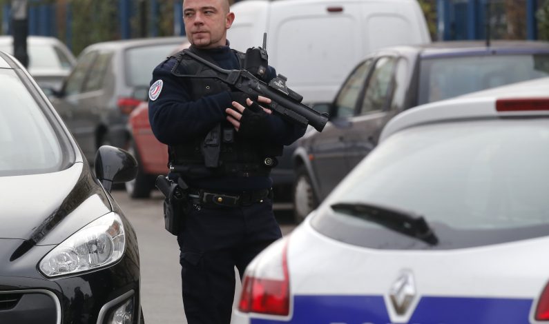 Policía impide atentado contra militares en Francia