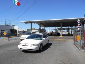 La franquicia aumentó de 300 a 500 dólares para los pasajeros que arriben a México por vía terrestre, y de esta manera, se iguala el derecho a los que arriban por vía marítima o aérea. Foto: Notimex
