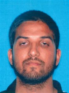 En esta imagen sin fecha proporcionada por el Departamento de Vehículos a Motor de California, Syed Rizwan Farook, identificado como el sospechoso por los tiroteos en San Bernardino.  