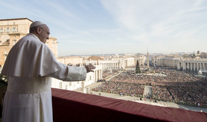 El Papa Francisco pide en Navidad paz para el Mundo y Colombia