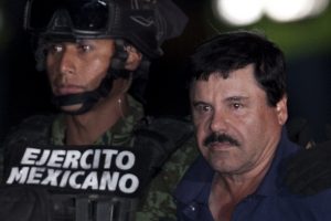 Al margen de dónde termine El Chapo, puede esperarse que lo reclamen diversas fiscalías estadounidenses. Foto: AP