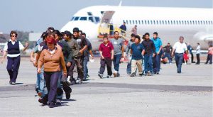Los migrantes centroamericanos en EU viven la amenaza de ser deportados en las próximas semanas. Foto: Archivo