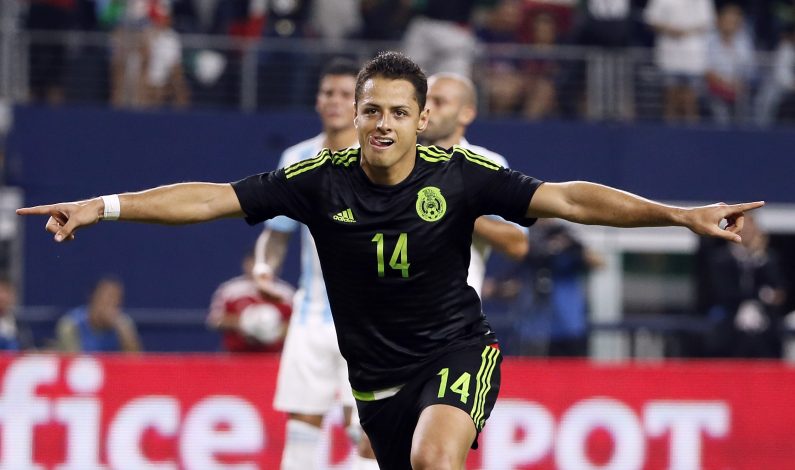 Chicharito elegido futbolista del año de la CONCACAF