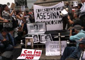 La Comisión Nacional de Derechos Humanos estimó en mayo de 2015 que más de 100 periodistas habían sido asesinados en México desde 2000. Foto: AP