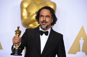 Alejandro González Iñárritu obtuvo por segundo año consecutivo el Oscar a Mejor Director. Foto: AP