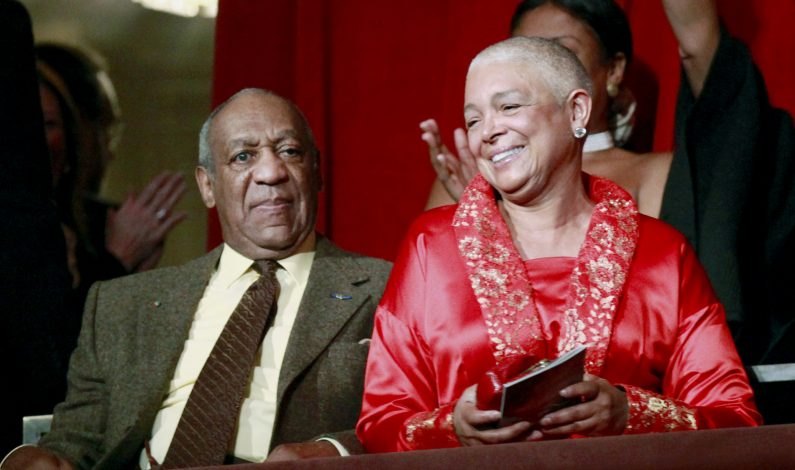 Juez rechaza aplazar declaración de la esposa de Cosby