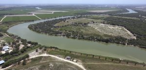 Estados Unidos tiene derecho a una tercera parte del agua que fluye al río Bravo por parte de los seis afluentes de México