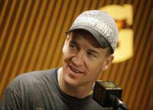 Peyton Manning tiene ahora dos títulos de campeón y es uno de apenas 12 mariscales que han ganado más de un Super Bowl. Foto: AP