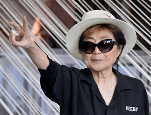 Yoko Ono inunda la Ciudad de México con mensajes de Paz. Foto: Mixed Voces
