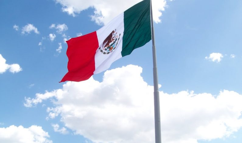 Estrenan macro banderas en Monterrey