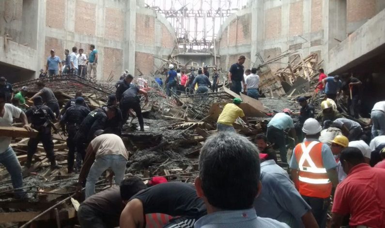 Cuatro muertos tras derrumbe en obra en catedral en México