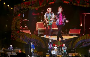 El guitarrista Keith Richards y el cantante Mick Jagger durante el concierto de los Rolling Stones en La Habana, Cuba, el viernes 25 de marzo del 2016. (AP Foto/Enric Marti)