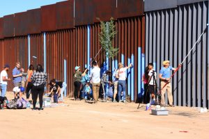 El evento se llevó a cabo en el muro que separa a Douglas, Arizona y Agua Prieta. Foto: Notimex