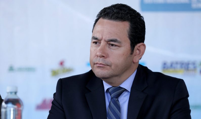 Presidente de Guatemala aclara sarcasmo sobre plan de muro de Trump