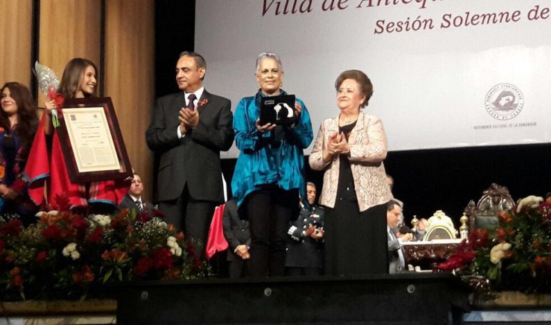 Eugenia León recibió las llaves de la ciudad de Oaxaca