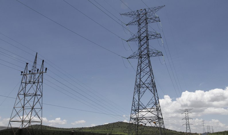 Autoridades atienden en frontera de Sonora electrificación a colonias