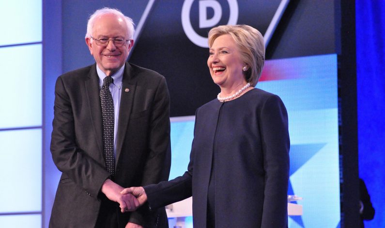 Clinton y Sanders libran intenso debate en Nueva York