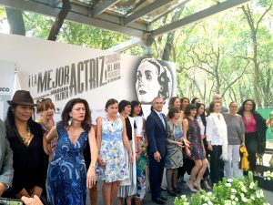 La muestra fue inaugurada por Miguel Ángel Mancera, Jefe de Gobierno de la Ciudad de México, acompañado por algunas actrices que forman parte de la misma. Foto Mixed Voces