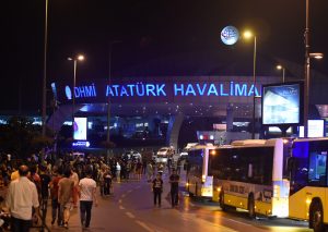 La operación fue lanzada dos días después del triple atentado suicida en el aeropuerto Atatürk de Estambul. Foto: Notimex