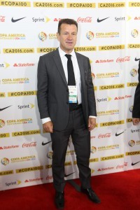 Carlos Caetano Bledorn Verri “Dunga”, técnico de la selección de Brasil, dejó ver su frustración tras ser eliminados de la Copa América Centenario 