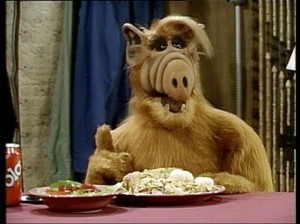 "Alf" fue uno de los personajes más famosos de la televisión en la década de los 80. Foto: Tomada de Twitter