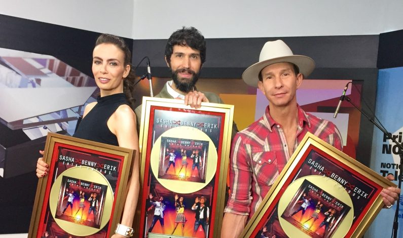 Sasha, Benny y Erik reciben Disco de Oro por “Entre Amigos”