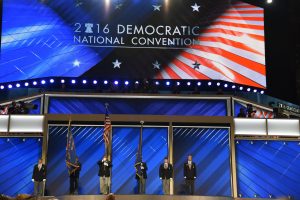 La convención empezó en medio de expresiones de simpatía para el senador Sanders de muchos de los más de cuatro mil 700 delegados presentes en el Centro Wells Fargo.