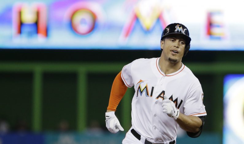 Marlins y Stanton acuerdan contrato récord de $325 mdd