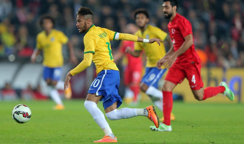 Brasil golea 4-0 a Turquía con dos de Neymar