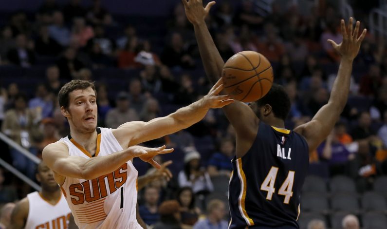 Dragic anota 34 puntos y Suns vencen a Pacers