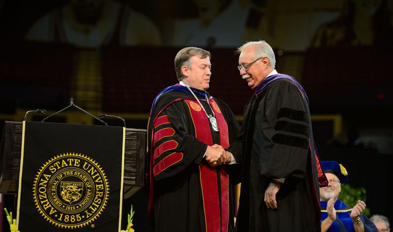 Presidente de ASU otorga Medalla de Excelencia a Ed Pastor