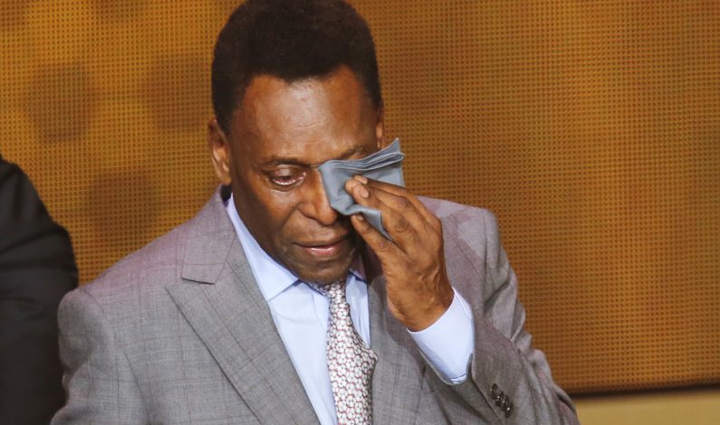 Pelé sale de unidad de cuidados intensivos