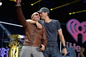 Pitbull canta nuevamente con Iglesias
