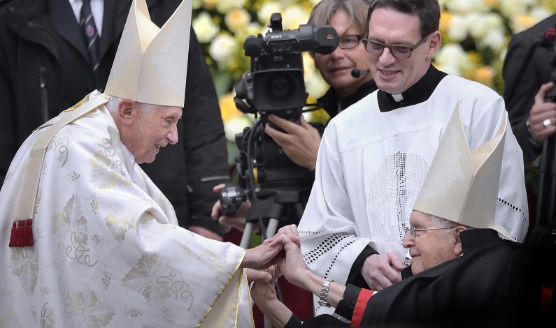 Benedicto XVI reaparecerá en ceremonia con nuevos cardenales