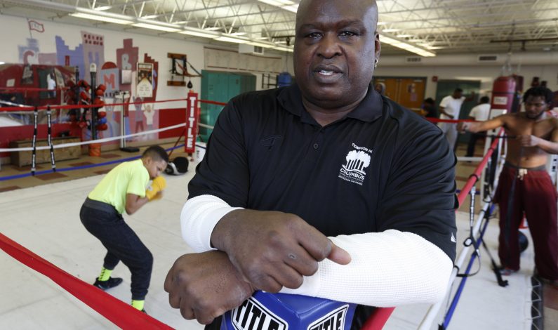 ‘Buster’ Douglas recuerda triunfo sobre Tyson, a 25 años