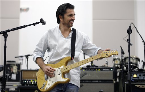 Juanes cantará en español en los Grammy